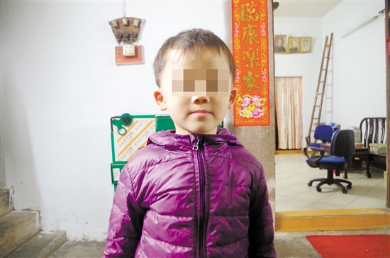 喜欢打篮球的小吴未来要成为男子汉。