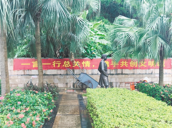 景区环境卫生整洁,文明标语很多。 景区环境卫生整洁,文明标语很多。