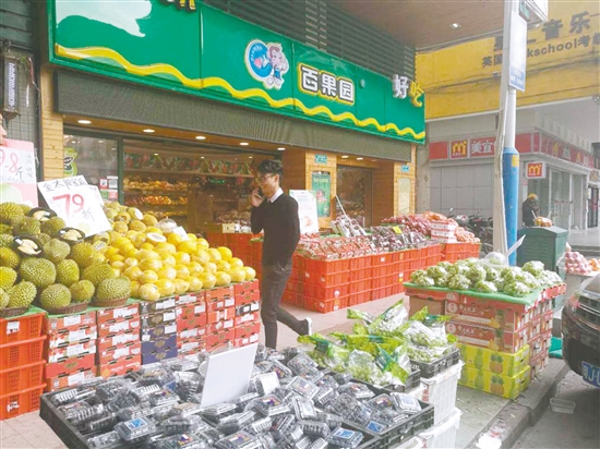 育德街店铺整改前。 育德街店铺整改前。