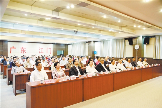 我市干部群众高度关注十九大 踊跃收听收看开