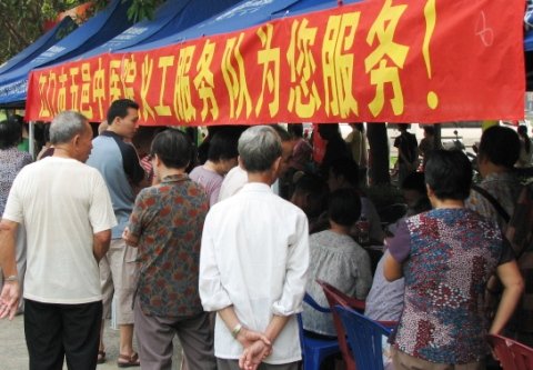 《新闻共同睇》走进育德社区-中国江门-政务之