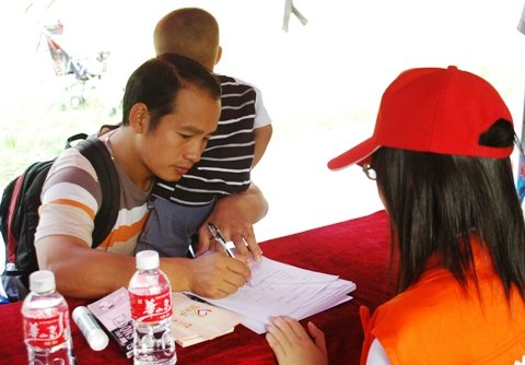 《新闻共同睇》走进育德社区-中国江门-政务之