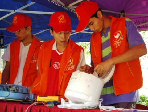 《新闻共同睇》走进育德社区-中国江门-政务之