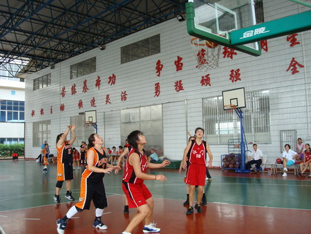 三藩市华侨体育会女子青年篮球队访问江门-中