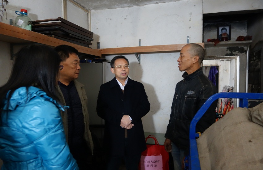 挂扶连心 温暖到家 --江门市民政局向白沙街道