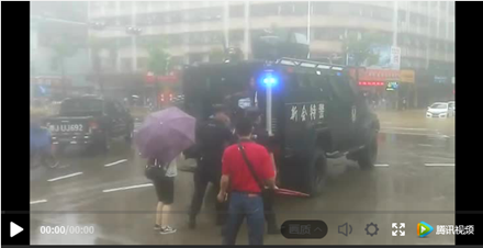 洪灾中的温暖瞬间--江门公安守护你
