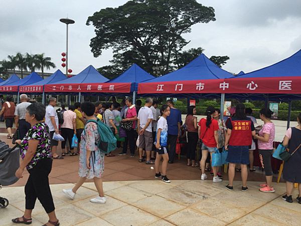 我市举办首个“中国医师节”大型义诊咨询活动