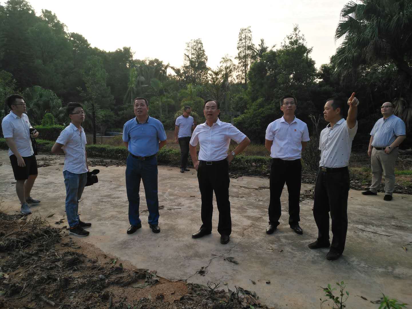 梁许赞同志到古兜山林场督导灾后复产及中秋国