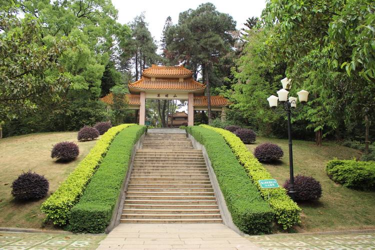 民政专栏 地名文化  英雄山,位于江门市区中心的东湖公园