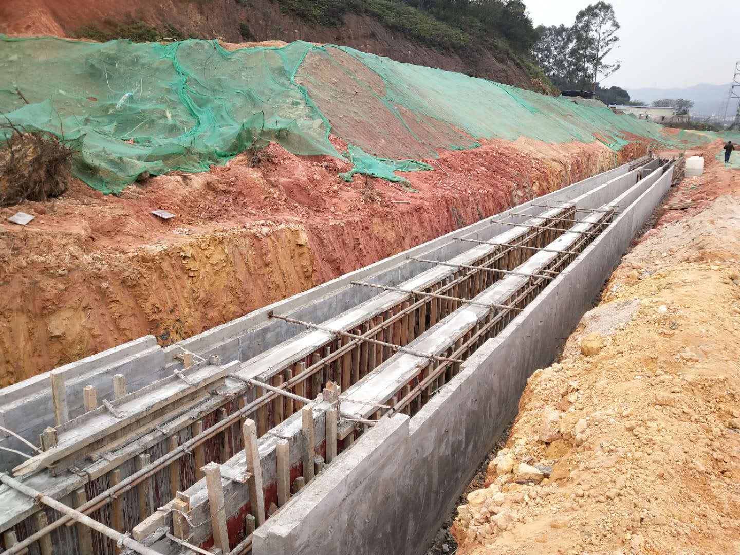 (江侨路缆线管廊施工现场)