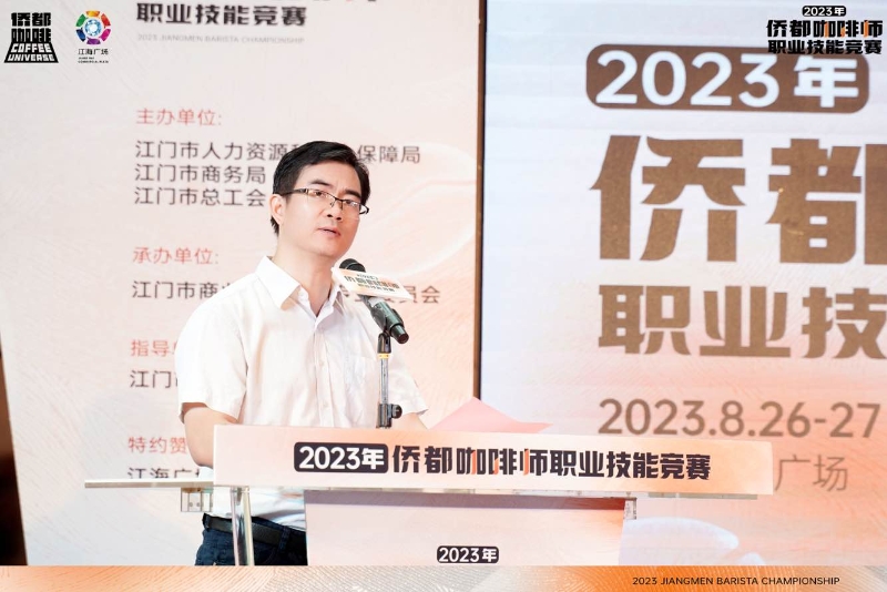 市人社局党组成员、副局长吴克勇同志在竞赛启动仪式上致辞.jpg