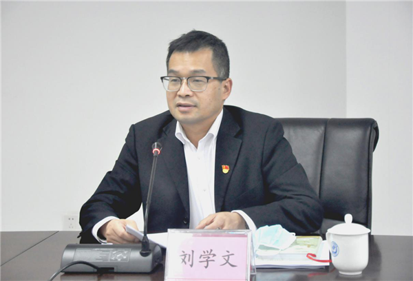 刘学文同志点评讲话图2 基层党组织书记现场述职汇报图3 会议现场为