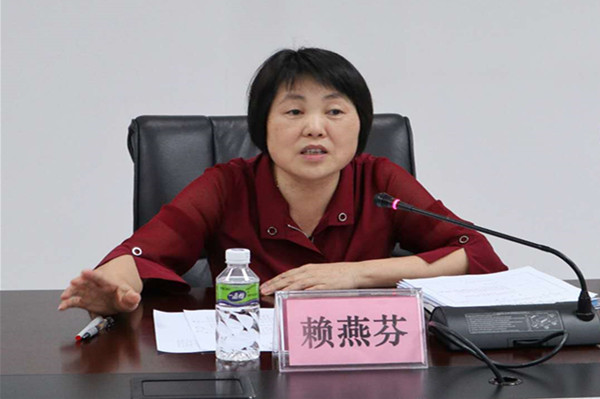 图1. 市政府赖燕芬副市长讲话图2. 市政府谭作瑜副秘书长主持图3.