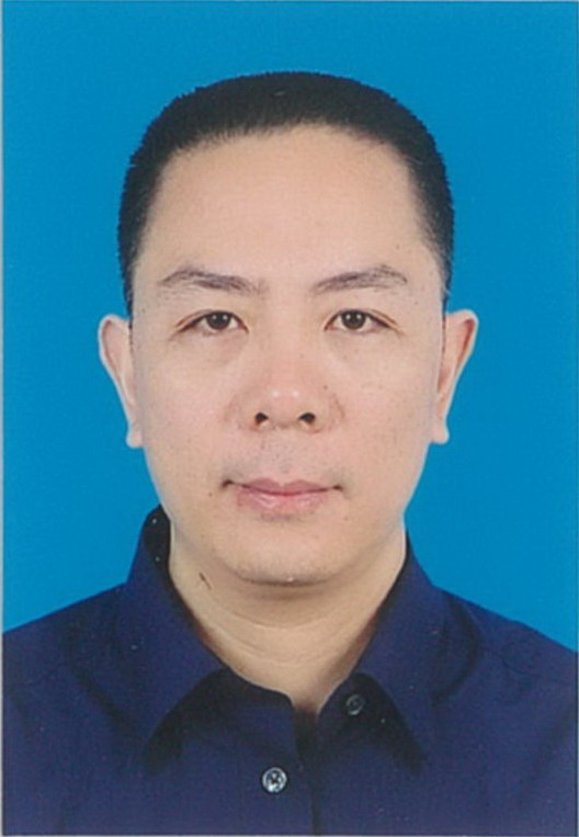 林楚龙蓝底.jpg