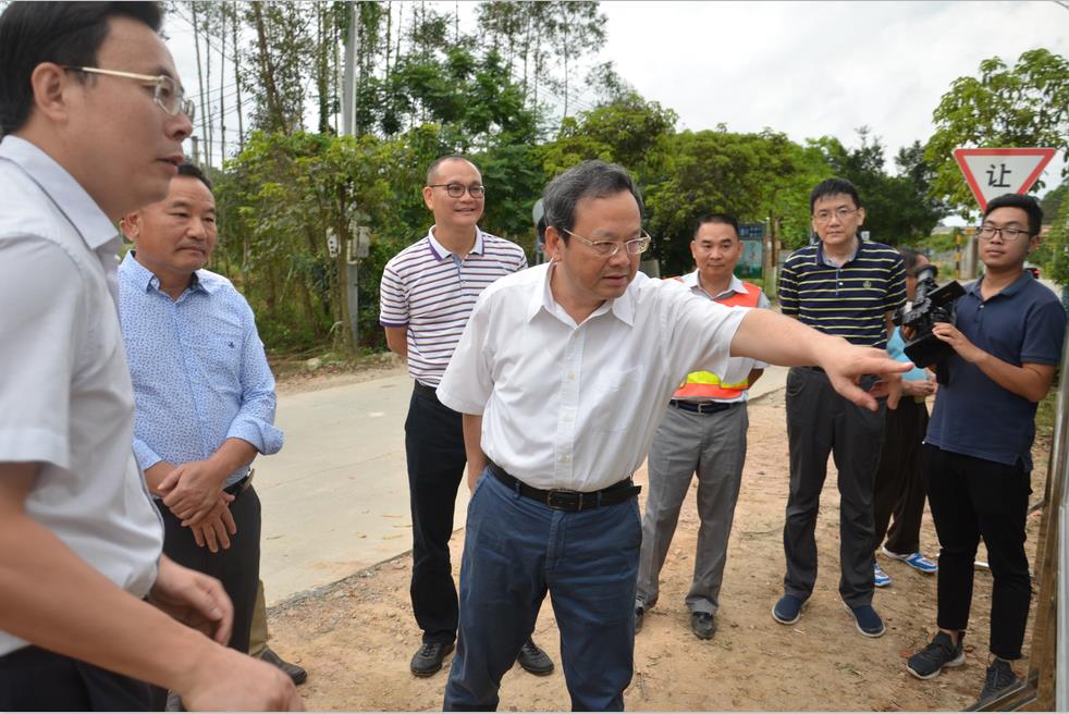 昨日,市委副书记,市长刘毅率队来到高新区(江海区),恩平市开展暖企业